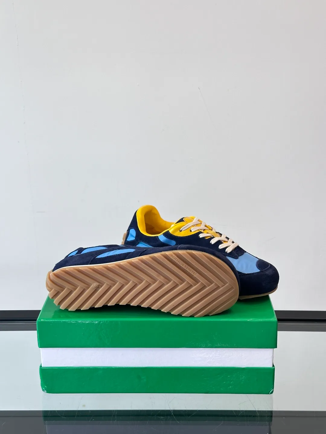 p600 "Bv" new orbit👫 casual sneakers for couples, the retro style of the millennium is so handsome, a super cool fashion item, the most important thing is that it feels incomparably comfortable on the feet, and the design style is also perfect. It will definitely be the one you wear most in daily life, original development, high quality presentation! Size: 35-45 (men’s size 38.45 customized)